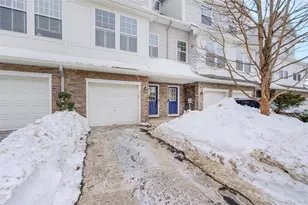 310 Bridgeview Dr, Poughkeepsie, NY 12601 - Photo 2