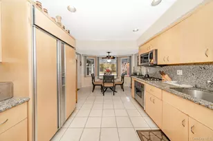 824 Lawrence Ct, West Hempstead, NY 11552 - Photo 6