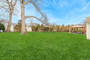 824 Lawrence Ct, West Hempstead, NY 11552 - Photo 18