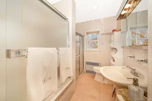 824 Lawrence Ct, West Hempstead, NY 11552 - Photo 12