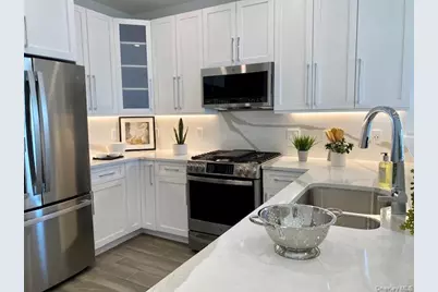 148 South Front Street #PH318, Farmingdale, NY 11735 - Photo 2