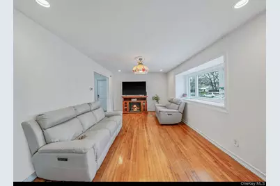 160 Stahley Street, Brentwood, NY 11717 - Photo 8