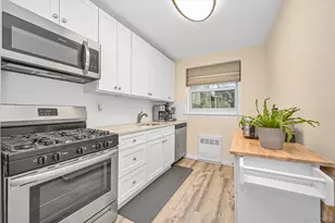 32 Pearsall Ave, Glen Cove, NY 11542 - Photo 8