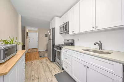 32 Pearsall Avenue #3F, Glen Cove, NY 11542 - Photo 8