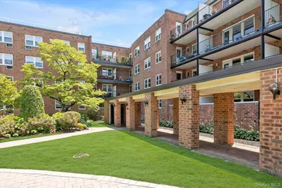 32 Pearsall Avenue #3F, Glen Cove, NY 11542 - Photo 4