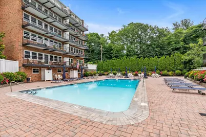32 Pearsall Avenue #3F, Glen Cove, NY 11542 - Photo 2