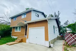 375 Barleau St, Brentwood, NY 11717 - Photo 2