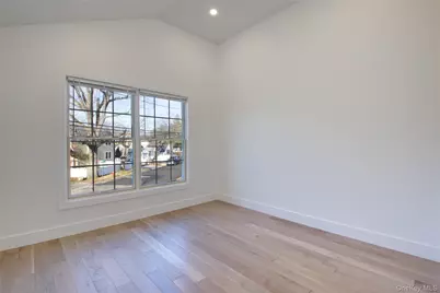 1 Manhasset Avenue, Port Washington, NY 11050 - Photo 16