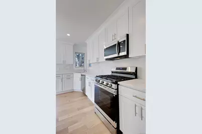 1 Manhasset Avenue, Port Washington, NY 11050 - Photo 10