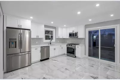 27 Ash Street, Central Islip, NY 11722 - Photo 2