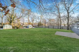 139 Madison St, Mastic, NY 11950 - Photo 34