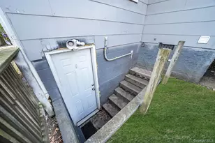 139 Madison St, Mastic, NY 11950 - Photo 32