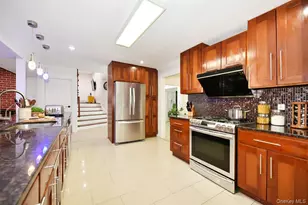 116 Nottingham Rd, Manhasset Hills, NY 11040 - Photo 4