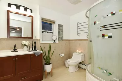 116 Nottingham Road, Manhasset Hills, NY 11040 - Photo 16