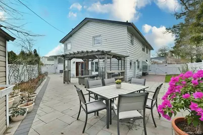 116 Nottingham Road, Manhasset Hills, NY 11040 - Photo 24