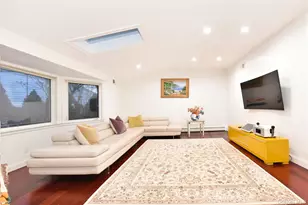 116 Nottingham Rd, Manhasset Hills, NY 11040 - Photo 2