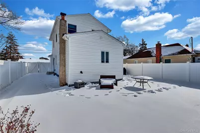 219 Hyman Avenue, West Islip, NY 11795 - Photo 22