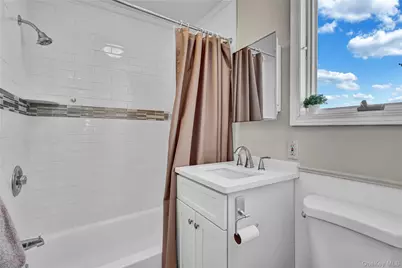 219 Hyman Avenue, West Islip, NY 11795 - Photo 14