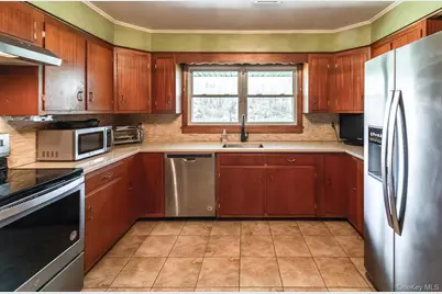 394 Smith Road, Hyde Park, NY 12538 - Photo 18