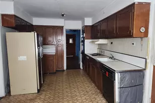 840 Sharon Ln, Westbury, NY 11590 - Photo 8