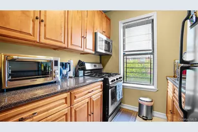 1922 McGraw Avenue #6I, Bronx, NY 10462 - Photo 4