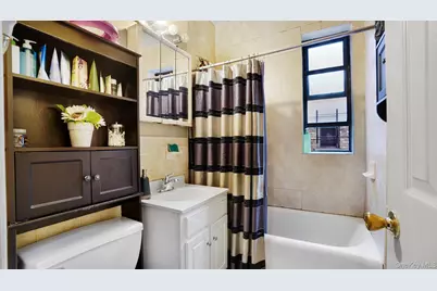 1922 McGraw Avenue #6I, Bronx, NY 10462 - Photo 6
