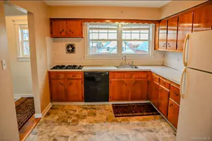 2233 Private Rd, Whitestone, NY 11357 - Photo 4