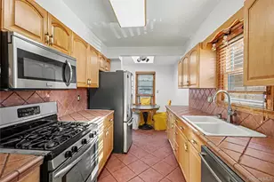 12 King St, Freeport, NY 11520 - Photo 8