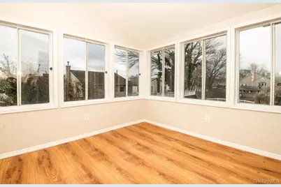 15 E Clearwater Road, Lindenhurst, NY 11757 - Photo 10