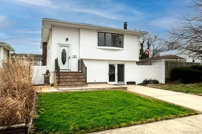 15 E Clearwater Road, Lindenhurst, NY 11757 - Photo 1