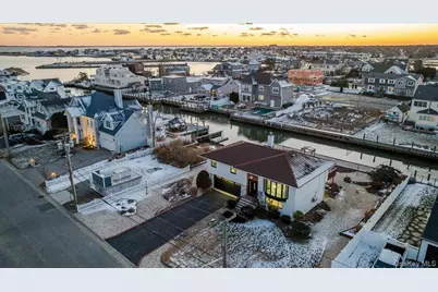 230 Sequams Lane Center, West Islip, NY 11795 - Photo 24