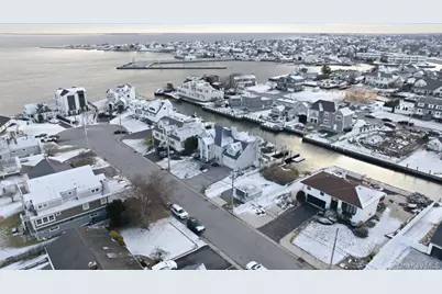 230 Sequams Lane Center, West Islip, NY 11795 - Photo 22