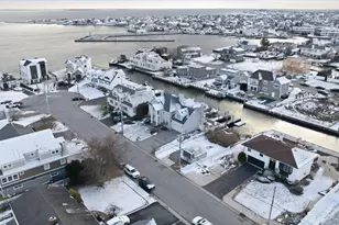 230 Sequams Lane Center, West Islip, NY 11795 - Photo 22