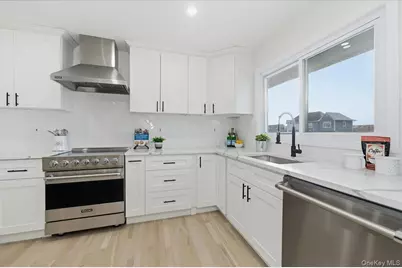 230 Sequams Lane Center, West Islip, NY 11795 - Photo 8