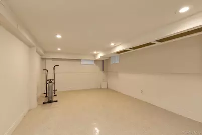 45 Sylvia Lane, New Hyde Park, NY 11040 - Photo 20