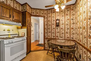 45 Sylvia Ln, New Hyde Park, NY 11040 - Photo 8