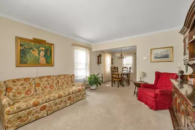 45 Sylvia Lane, New Hyde Park, NY 11040 - Photo 4