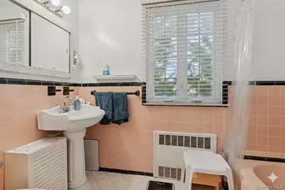 166-07 Union Turnpike, Fresh Meadows, NY 11366 - Photo 20