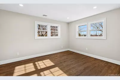 36 Cinque Drive, Farmingdale, NY 11735 - Photo 8