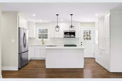 36 Cinque Drive, Farmingdale, NY 11735 - Photo 4