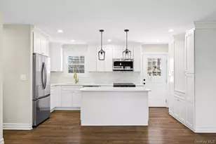 36 Cinque Dr, Farmingdale, NY 11735 - Photo 4