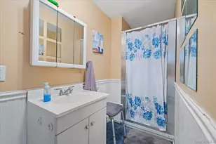 1131 Udall Rd, Bay Shore, NY 11706 - Photo 22