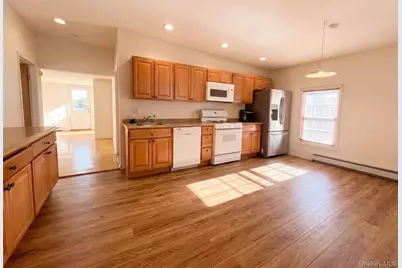 29 Richmond Avenue, Amityville, NY 11701 - Photo 4