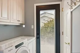 111 Schneider Ln, Hauppauge, NY 11788 - Photo 20