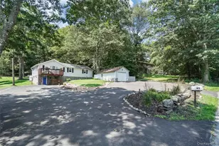 41 Peddler Hill Rd, Monroe, NY 10950 - Photo 2