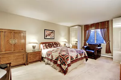 1066 Cedarhurst Street, Valley Stream, NY 11581 - Photo 18