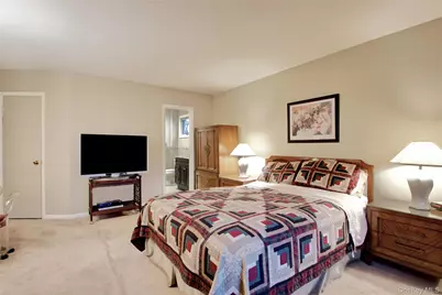 1066 Cedarhurst Street, Valley Stream, NY 11581 - Photo 20