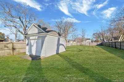 183 West Avenue, Patchogue, NY 11772 - Photo 18