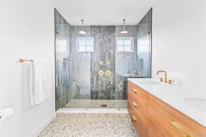 21 N Howells Point Road, Bellport, NY 11713 - Photo 20