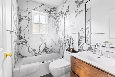 21 N Howells Point Road, Bellport, NY 11713 - Photo 14